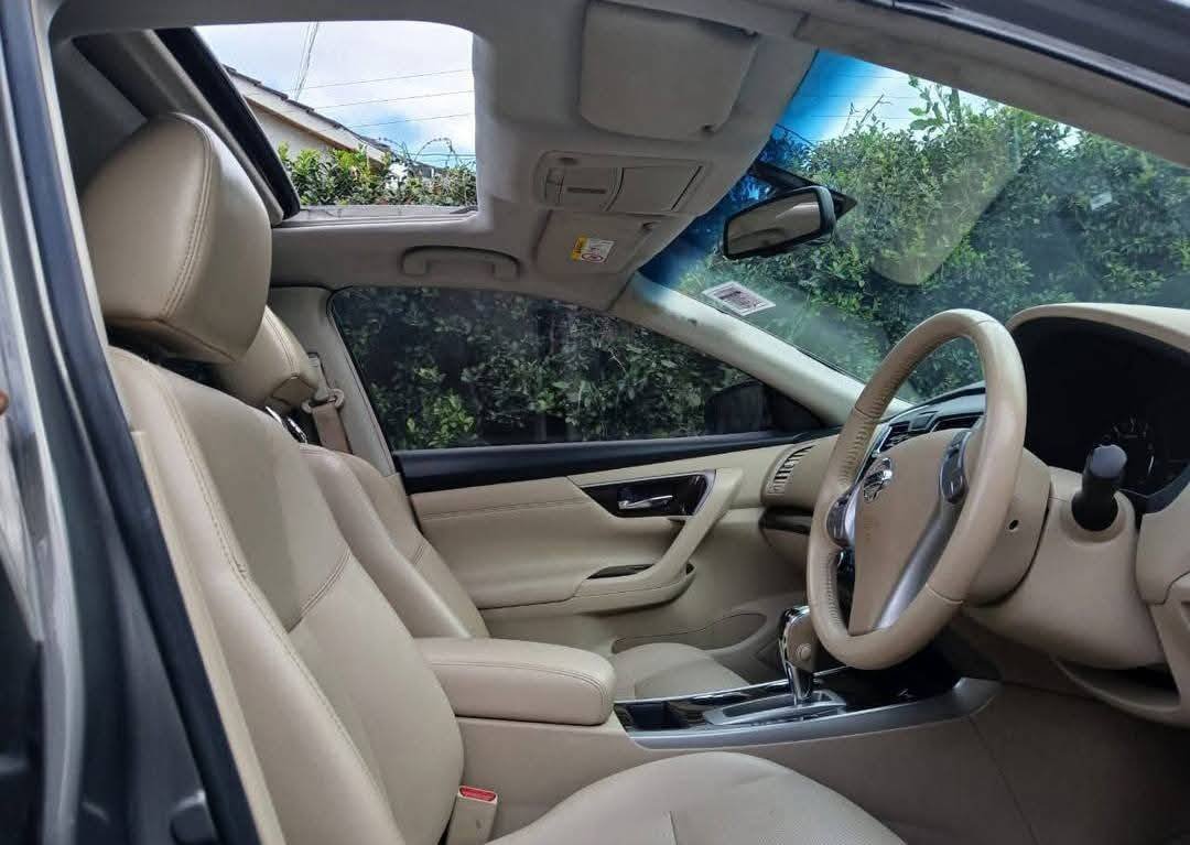 Nissan Teana image 2